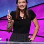 Una concursante adolescente de Jeopardy se sinceró sobre el horrible acoso cibernético y el acoso que enfrentó a raíz de su aparición en el programa.