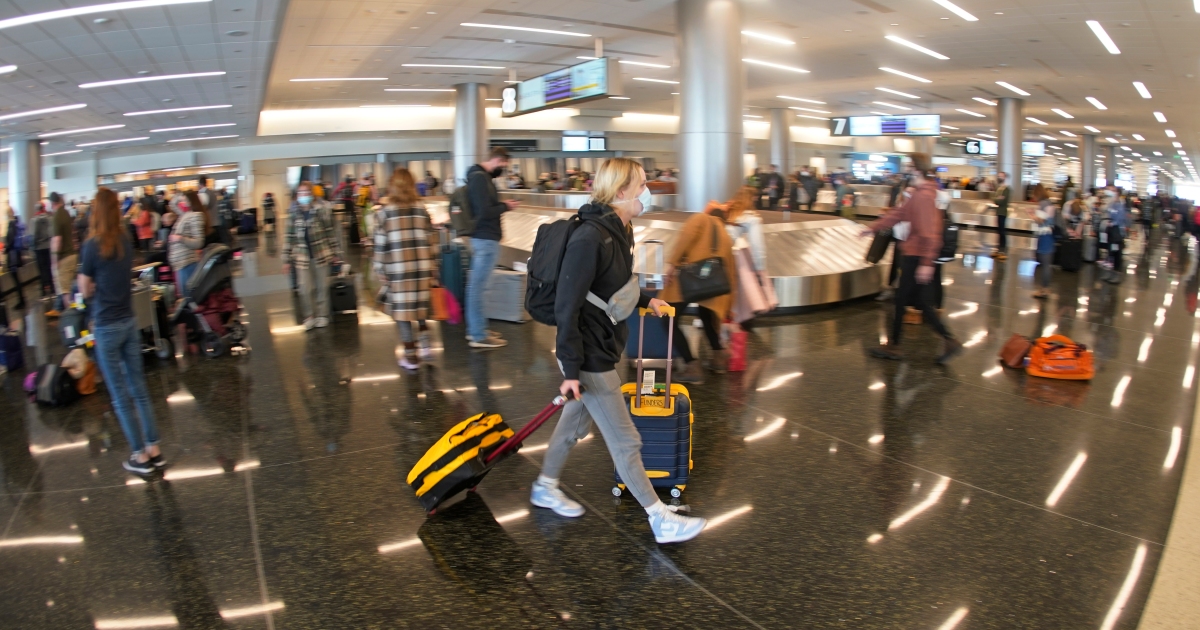 Continúa el caos en los aeropuertos de EE. UU. Con la cancelación de más de 2.600 vuelos