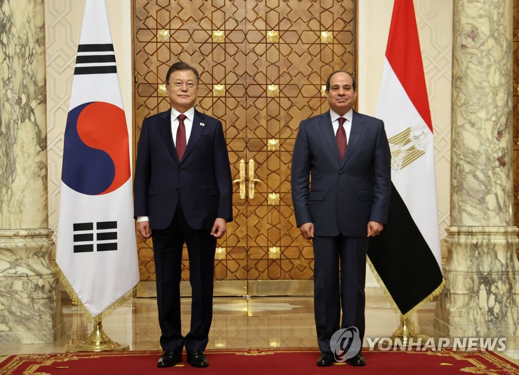 (AMPLIACIÓN) Moon y el líder egipcio harán esfuerzos conjuntos para un acuerdo de obuses K-9