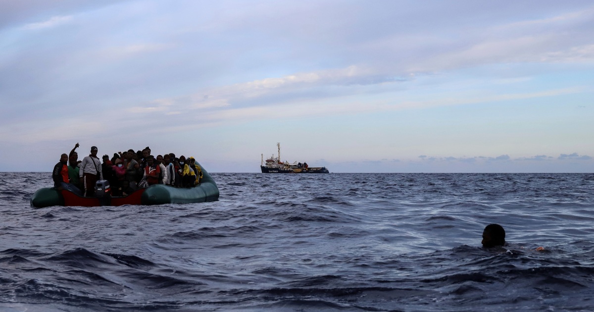 Decenas de migrantes buscan refugio en la plataforma petrolera del Mediterráneo