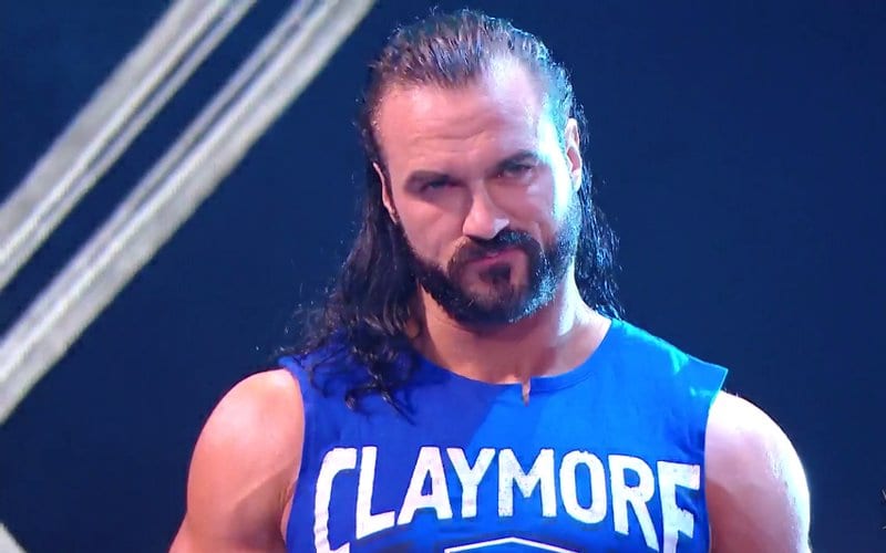 Drew McIntyre se sometió hoy a pruebas médicas en el cuello
