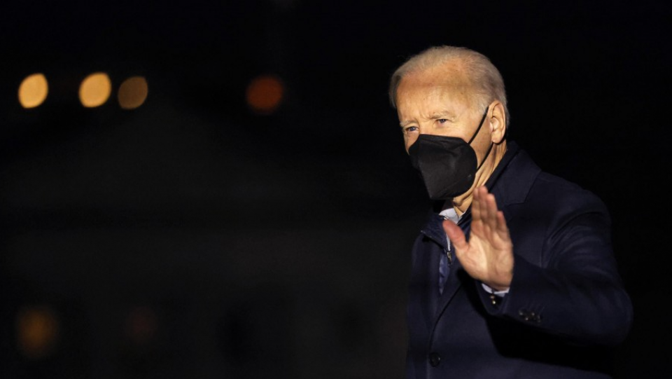 ENFOQUE: Biden ingresa al segundo año con un plato completo de política exterior, problemas internos