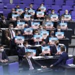 El Bundestag de Alemania endurece las reglas COVID-19 a medida que aumentan los casos de omicron
