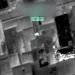 Esta imagen de un video, publicado por el Departamento de Defensa, a partir de imágenes de un dron, muestra un misil disparado desde un dron en Kabul, Afganistán, el 29 de agosto de 2021, que mató a 10 civiles.
