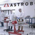 Un robot del tamaño de una caja de zapatos llamado Iris se encuentra entre los dos últimos que compiten por la oportunidad de convertirse en la primera nave espacial estadounidense en aterrizar en la luna en 50 años.