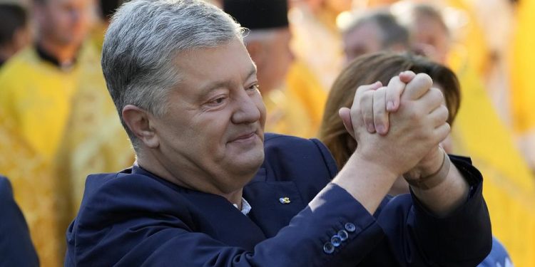 El tribunal de Kiev congela los activos del expresidente ucraniano Poroshenko