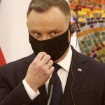 Escritor absuelto de llamar "imbécil" al presidente de Polonia