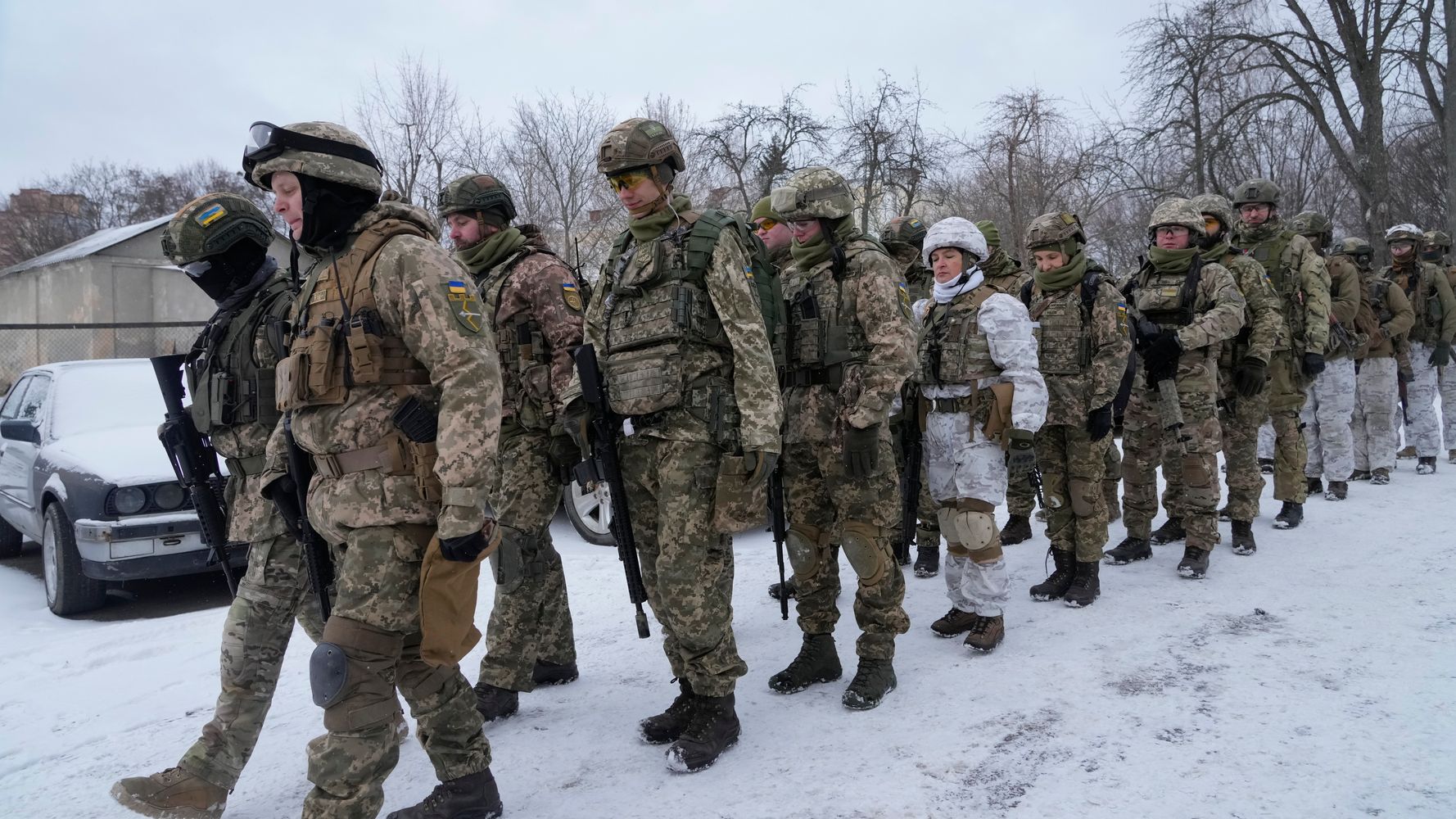 Estados Unidos reduce su presencia en la embajada de Ucrania a medida que aumentan los temores de guerra