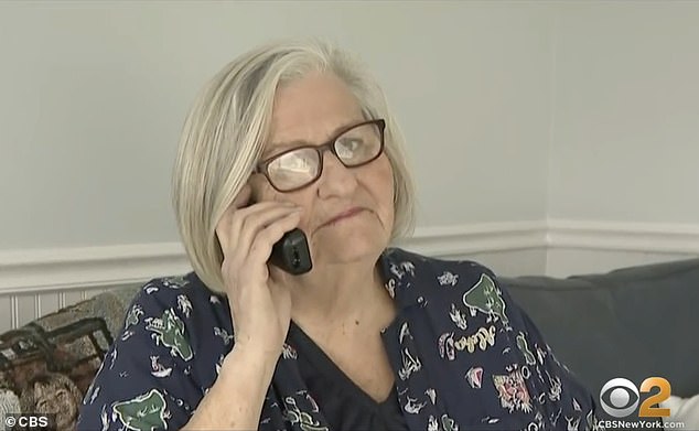 Jean, de 73 años, abuela de siete hijos, operadora jubilada del 911 de Long Island, ayudó la semana pasada a la policía a atrapar a un presunto estafador anciano atrayéndolo a su casa.