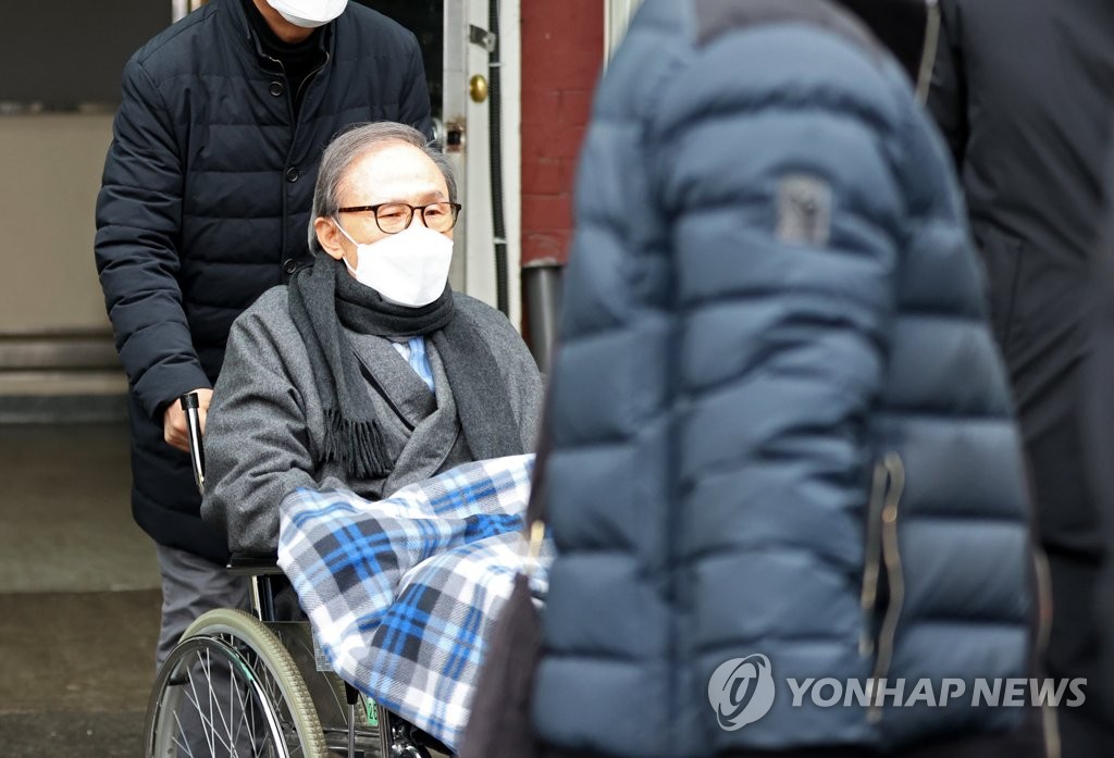 Expresidente encarcelado Lee Myung-bak ingresado en hospital por enfermedad crónica