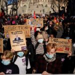 Francia promete mascarillas FFP2 y más trabajadores tras huelga de docentes