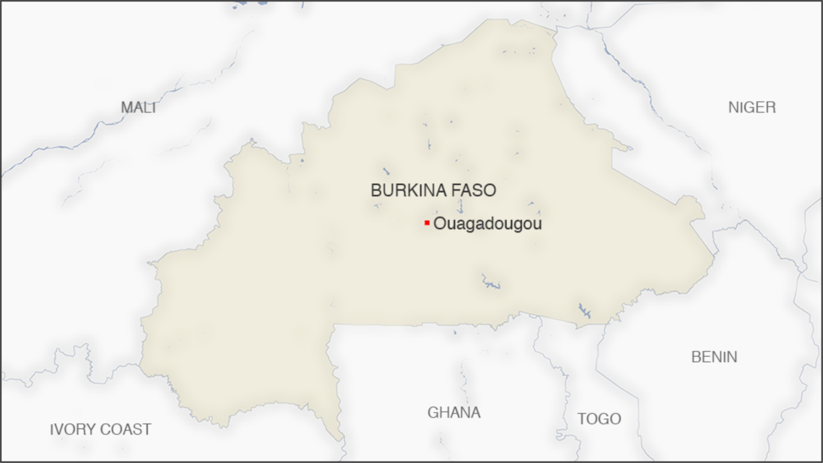 Fuertes disparos se escuchan en un campamento militar en la capital de Burkina Faso