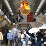 Japón expandirá áreas de cuasi emergencia a medida que los casos de virus continúan aumentando