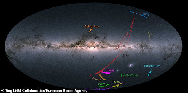 Ubicación de las estrellas en la docena de corrientes vistas en el cielo por el Telescopio Anglo-Australiano (AAT).  El fondo muestra las estrellas de nuestra Vía Láctea de la misión Gaia de la Agencia Espacial Europea.  AAT es un telescopio del hemisferio sur, por lo que solo se observan corrientes en el cielo del sur