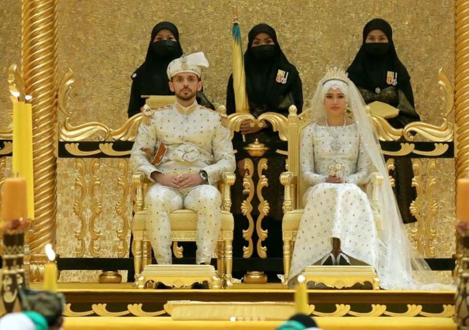 La princesa Fadzillah Lubabul, de 36 años, hija del multimillonario Sultán Hassanal Bolkiah, de 75 años, uno de los hombres más ricos del mundo, y su segunda esposa, Mariam Abdul Aziz, ex azafata, se casaron con Awang Abdullah Nabil Mahmoud Al-Hashimi de manera espectacular.