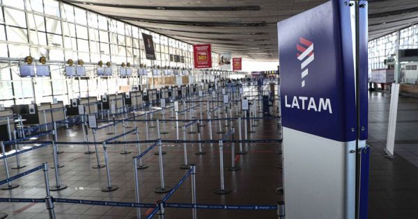 Latam Airlines Colombia cancela 53 vuelos por el COVID-19
