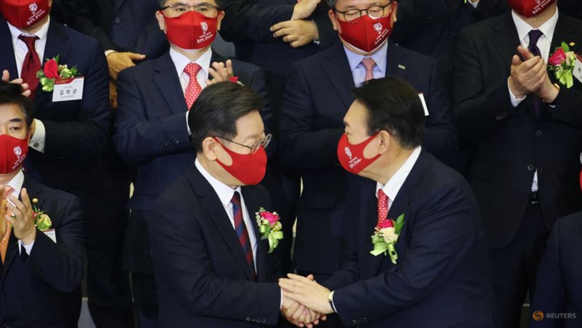 Los conservadores de Corea del Sur flaquean en la carrera electoral por errores y luchas internas