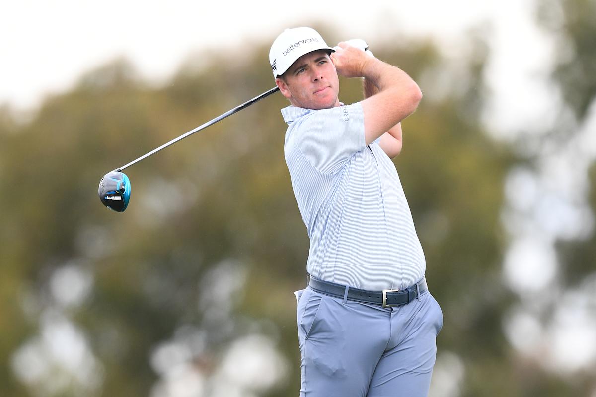 Luke List sobrevive a la espera, a los playoffs para obtener la primera victoria de su carrera en el PGA Tour en el Farmers Insurance Open