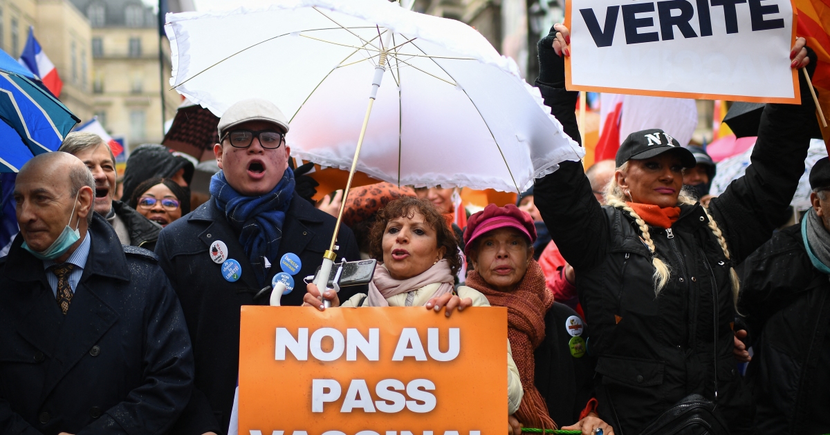 Manifestantes contra las vacunas se manifiestan en Francia, Alemania, Austria e Italia