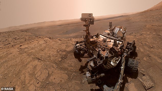 El carbono descubierto en los sedimentos marcianos por el rover Curiosity de la NASA (en la foto) tiene tres orígenes plausibles, incluido ser un rastro químico de vida microscópica antigua.