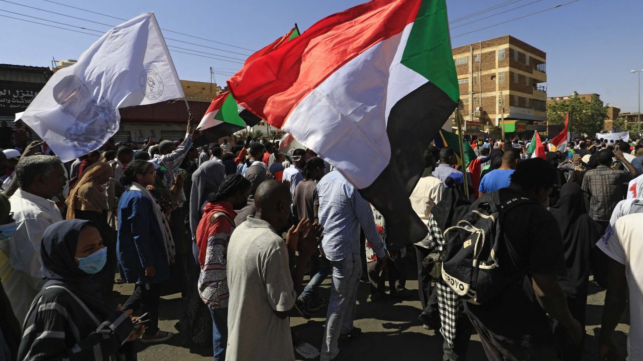 Miles protestan en Sudán contra el régimen militar |  The Guardian Nigeria Noticias