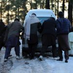 Mueren 21 personas atrapadas en vehículos tras fuerte nevada en Murree, Pakistán