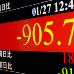 Nikkei se desploma más de 3% a mínimo de 14 meses por expectativas de tasas de la Fed