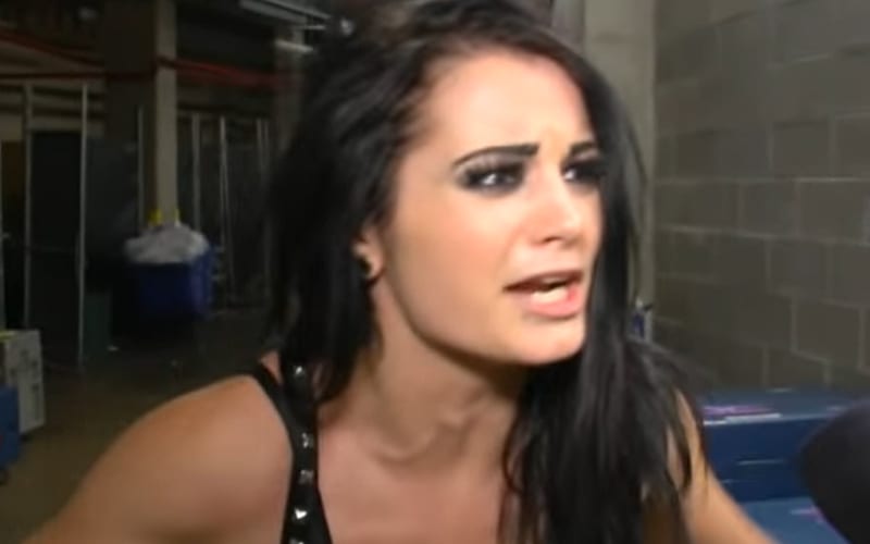 Paige apaga a un fan que alega que AEW copia las ideas de WWE