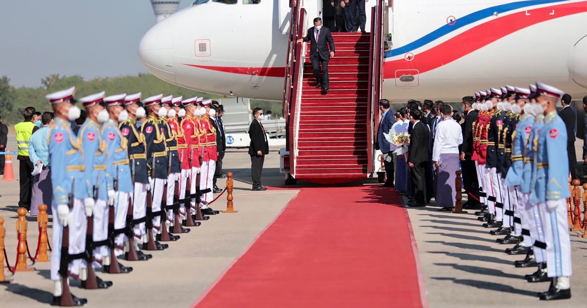 Protestas e ira mientras Hun Sen visita a los líderes militares de Myanmar