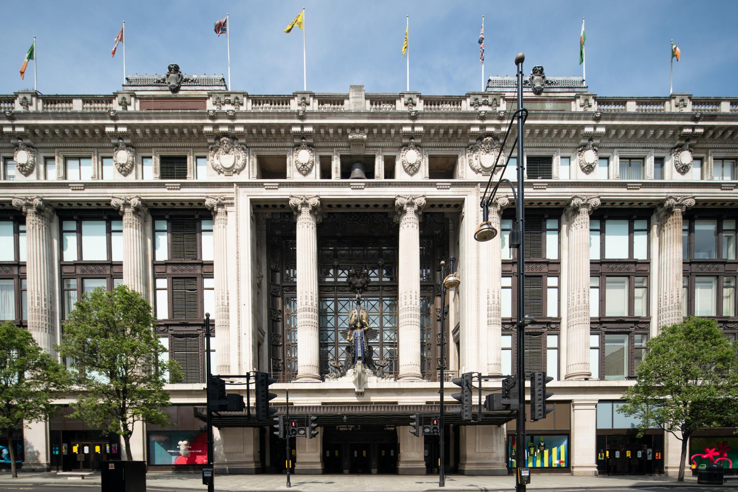 Selfridges london. Селфриджес Лондон. Selfridges Oxford Street. Оксфорд-стрит в Лондоне универмаг. Магазин Селфридж в Лондоне сейчас.