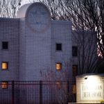Sinagoga de Texas realiza servicios después de que el rabino y otros fueran rehenes