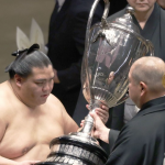Sumo: Mitakeumi aboga por la promoción de ozeki con el tercer campeonato