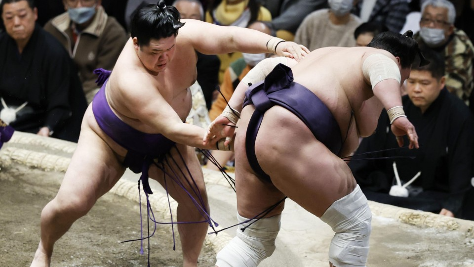 Sumo: Terunofuji, Mitakeumi ambos pierden, caen en un empate de 3 vías con Abi