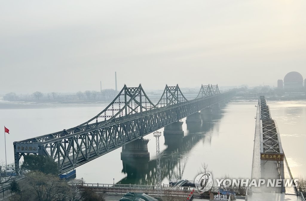 Tren de carga norcoreano parte de ciudad china de Dandong para regresar a casa: fuentes