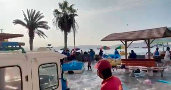 Tsunami deja dos muertos en Perú