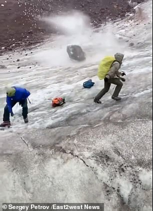 Los escaladores corren por sus vidas