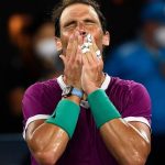 VÍDEO: Rafael Nadal se derrumba tras llegar a la final del Abierto de Australia