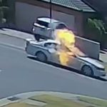 Las imágenes subtitularon el momento en que el chaleco explosivo casero del conductor detonó después de golpear un bache en Hallam, en el sureste de Melbourne, el sábado.