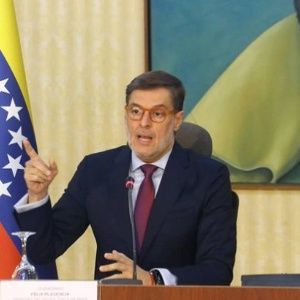 Venezuela exige devolución de bienes de su embajada en EEUU