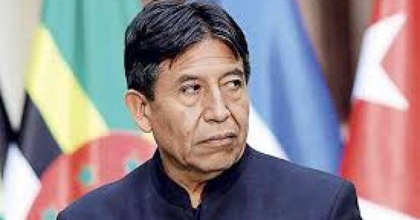 Vicepresidente boliviano cede a la presión, acepta vacunar COVID-19
