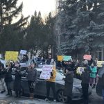 'Vinieron a intimidarnos': el parlamentario de Calgary habla después de una protesta frente a su casa