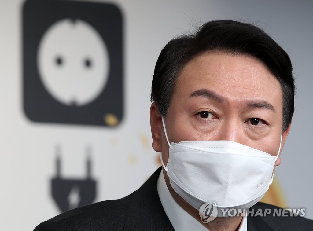 Yoon promete desechar el aumento de la tarifa de electricidad planeado