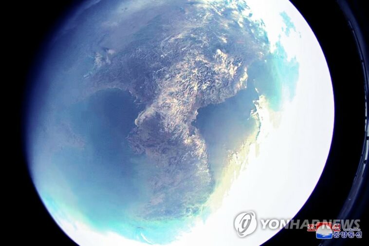 (AMPLIACIÓN) Corea del Norte afirma haber realizado una prueba para desarrollar un 'satélite de reconocimiento' visto como un lanzamiento de misiles