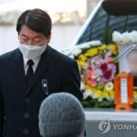 (AMPLIACIÓN) Ahn reanudará la campaña después de los funerales de los trabajadores de campaña