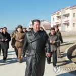 (AMPLIACIÓN) El líder norcoreano asiste a una reunión nacional para celebrar el 80 cumpleaños del difunto padre