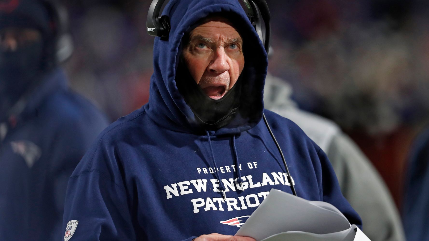 Aparecen mensajes de texto accidentales de Bill Belichick en demanda que alega prácticas racistas de contratación de la NFL
