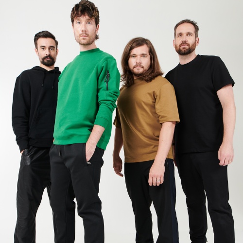 Bastille parece listo para anotar su tercer álbum número 1 en el Reino Unido con 'Give Me The Future'