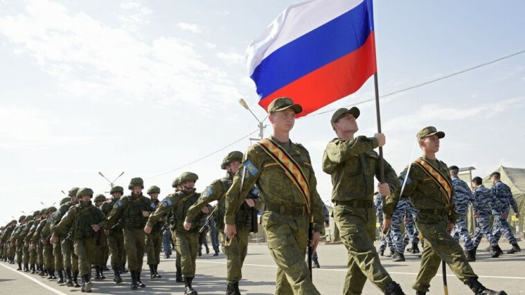 Bloque militar liderado por Rusia podría enviar fuerzas de paz a Ucrania: alto general
