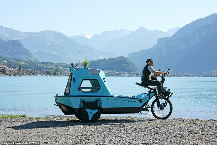 Una empresa letona ha desarrollado un nuevo tipo de experiencia de campamento, en forma de un 'triciclo camper' completamente anfibio que puede ir al agua, viajar por tierra a 15 mph y dormir dos personas.