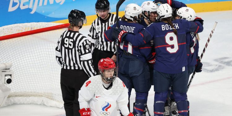 Hockey sobre hielo Internacional El-hockey-femenino-de-EE-UU-domina-absolutamente-a-Rusia-750x375